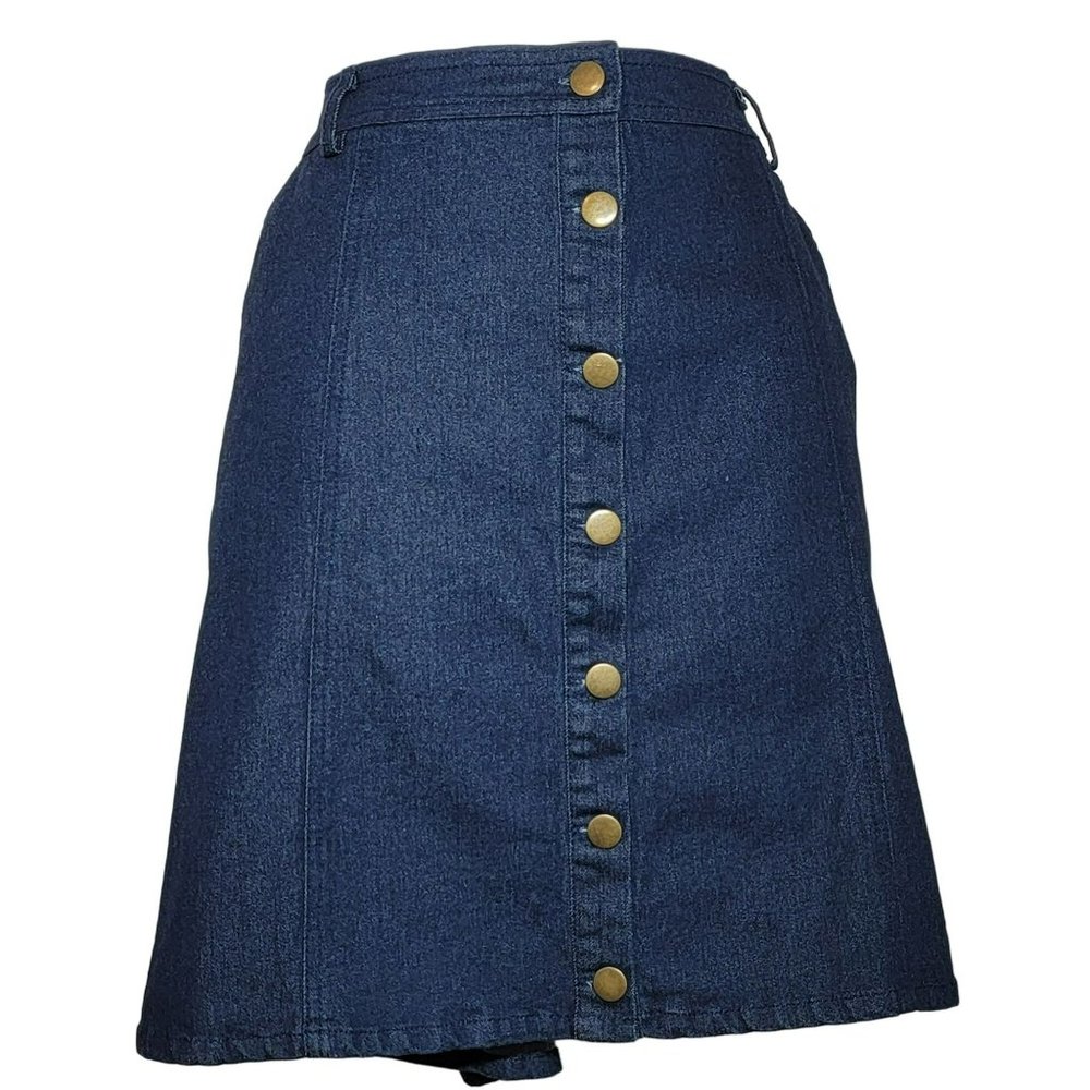 GB Women's Large Denim Short Skirt, Brass Buttons closure, 4 Pockets, **NWT**